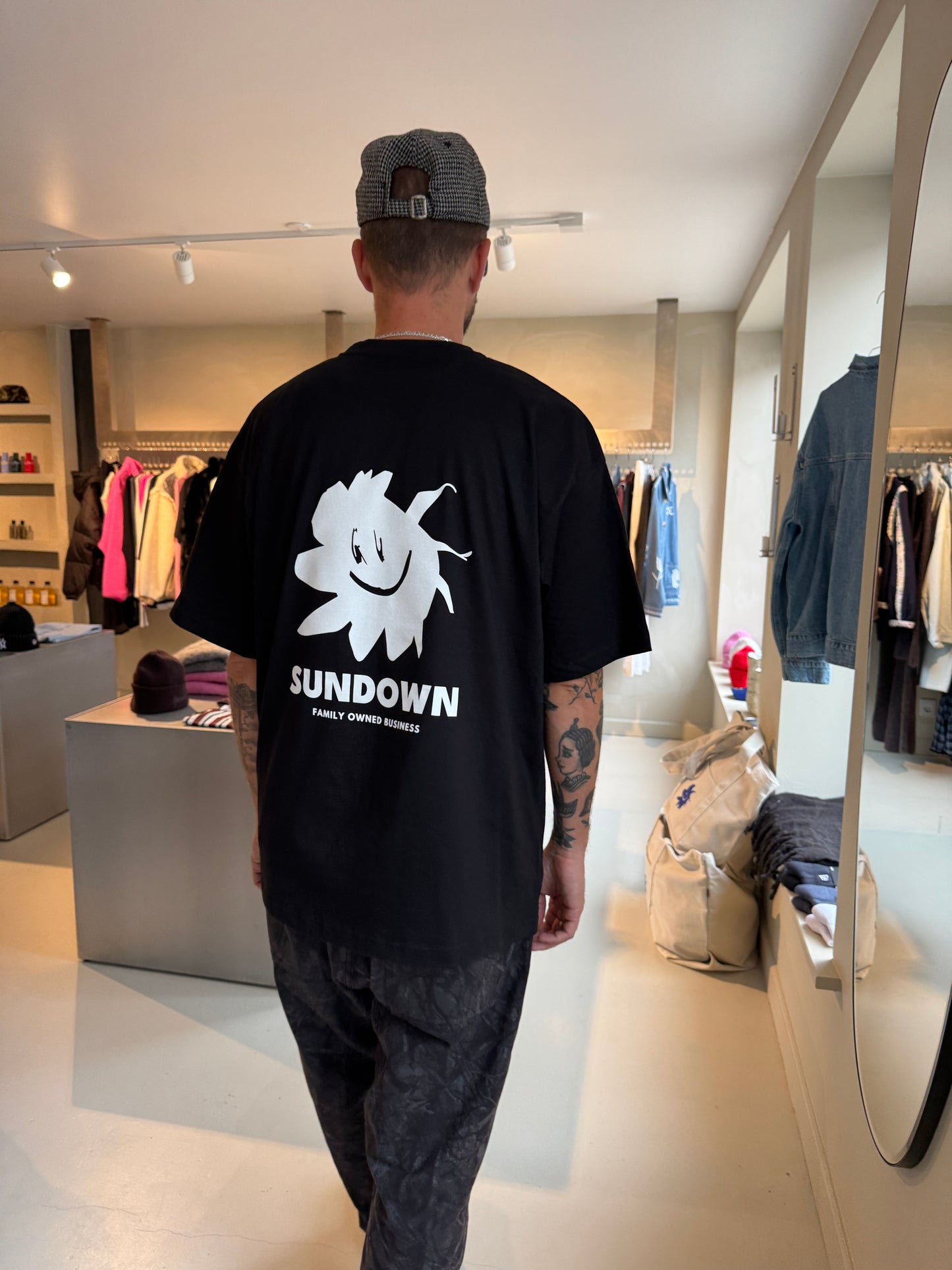SUNDOWN, Sunni Box Tee, Black