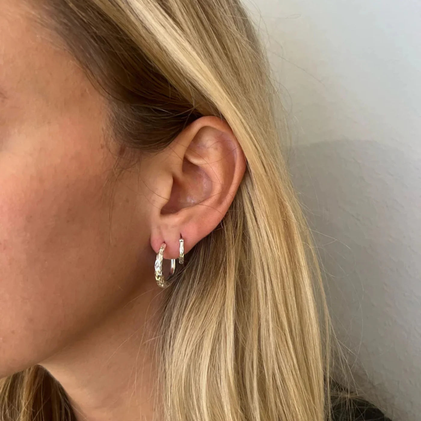Jane Kønig, TINY RHOMBUS EARRING, Sølv