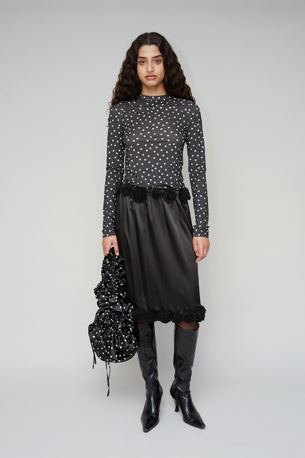 Opérasport, Suni Top, White Dots