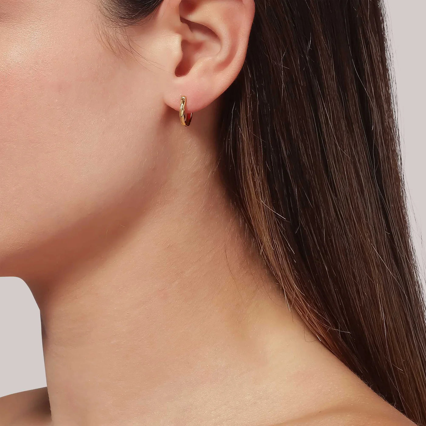 Jane Kønig, TINY RHOMBUS EARRING, Guld